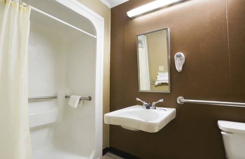 Dentsville Hotel | Microtel Inn & Suites by Wyndham Columbia/Fort Jackson N
