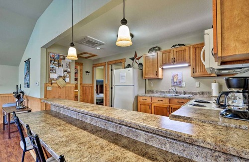 Groveoak Cabin | MID LAKE HIDEAWAY, FISHING FAMILY OUTDOOR FUN