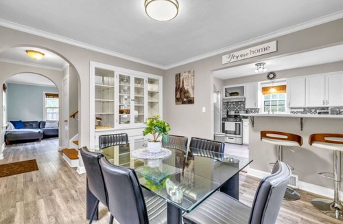 Rockford House | Mid-Term Ready | 4BR Home, Fast WiFi, Pet-Friendly