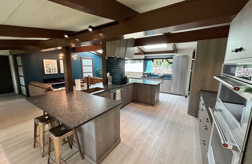 Dubuque House | Midcentury Modern Getaway * Quiet Neighborhood