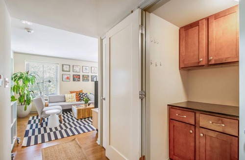 Midtown Apartment | Midtown Light filled Stylish Walkable everywhere