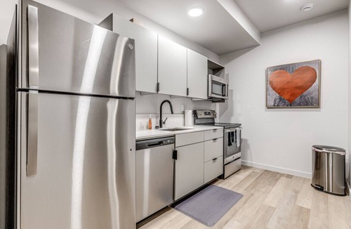 Midtown Apartment | Midtown Luxe 1 Bed Apt