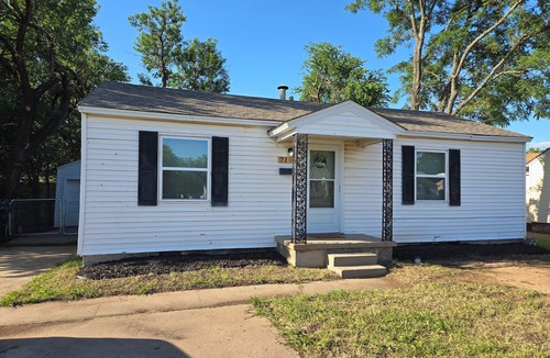 Midwest City House | Midwest City 2 Bed 2 Bath-Cottage on 15th, Cottage on 15th-Charming 2 Bedroom