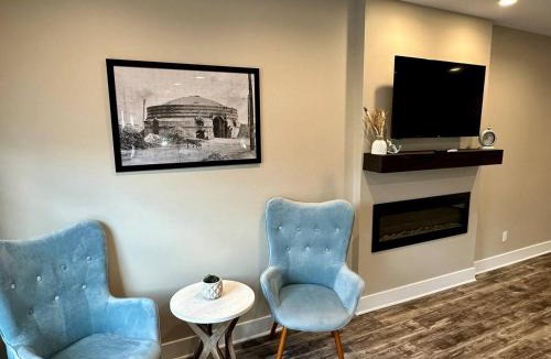 Bellevue House | Mill View Suite - River Rock Inn