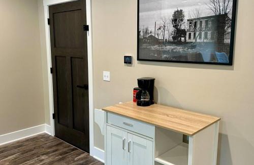 Bellevue House | Mill View Suite - River Rock Inn