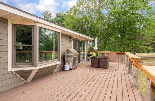 Somerset House | MINNeSTAY* Somerset River Retreat