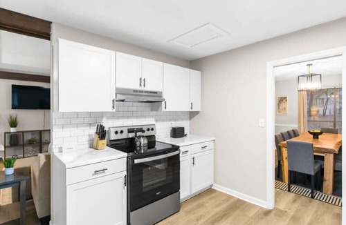 Crestline Heights House | Mins to Airport-Pool- Lake View-Newly Renovated!
