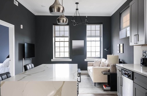 The Gate Apartment | Mins to Downtown, Ballpark, Arch | Free Parking + W&D | Zencity at Bordeaux