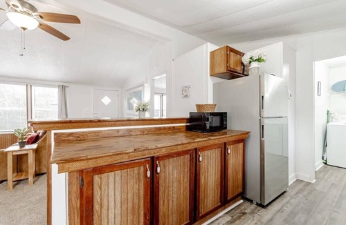 West Columbia House | Mins to Downtown & Working Desk - Gamecock Roost