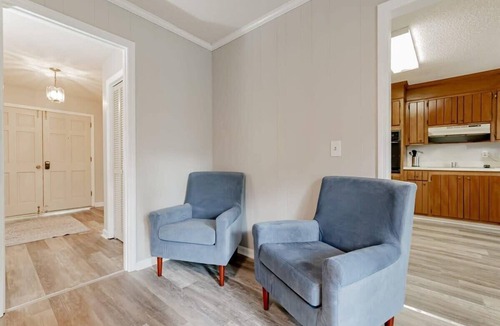 Columbia House | Mins to Lake Murray & Downtown! Soda City Suite