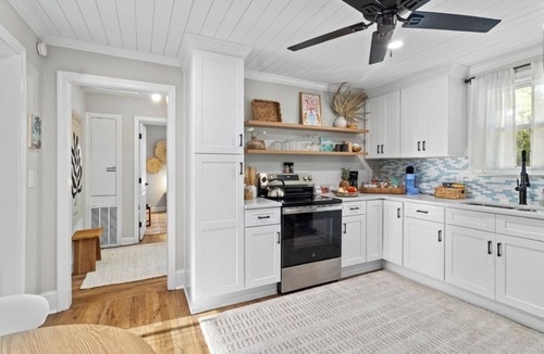 Columbia House | MinsDwntwn, Arena, Vista, USC 2 beds, 1 bath private parking, pets West Columbia