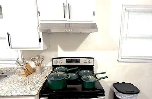 Huntsville House | Minutes from Downtown Huntsville-Greenside Cottage