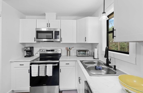 Chapel Hill House | Minutes From UNC - 15 Min to Duke - Private Deck