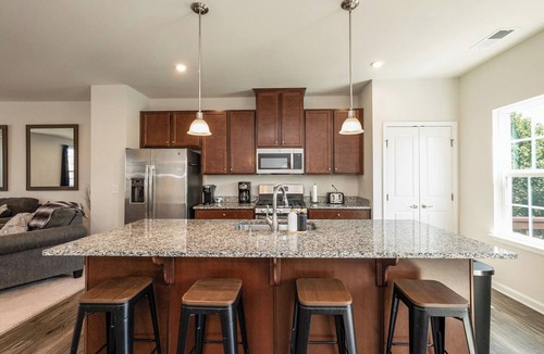 Raleigh House | Misty's Place- Pool, pet friendly, gym, movie room and more!
