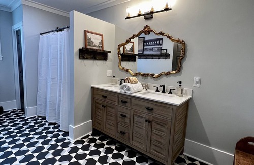Moberly Apartment | Moberly's Trendy & Spacious Historic Downtown Loft