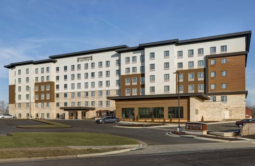 Overland Park Apartment | Mobility-Accessible Queen Studio w/Kitchen