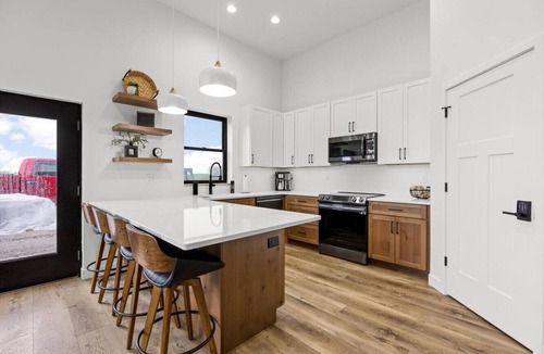 Oakdale House | Modern 1 Bedroom Suite at Lavender Farm