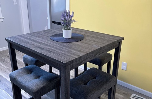 Lincoln House | Modern 2 Bedroom 1 Bathroom Home