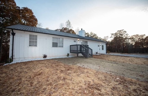 Dawsonville House | Modern 2 bedroom home 4 bed mins from Dawnsonville