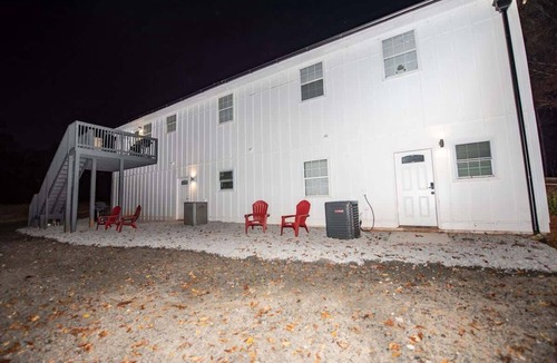 Dawsonville House | Modern 2 bedroom home 4 bed mins from Dawnsonville