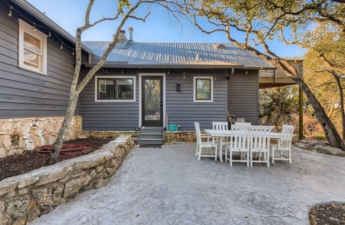 Austin Cabin | Modern 2-Bedroom Loft in Austin w Pool, Hot Tub,Fire pit,Goats,Alpacas,Chickens
