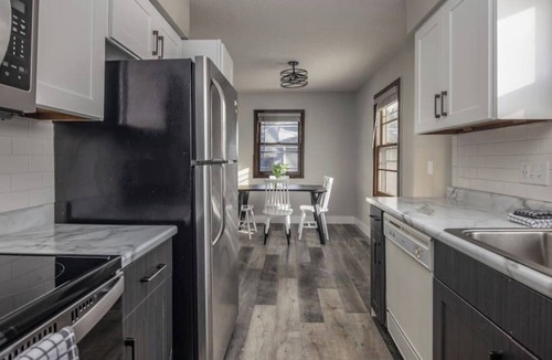 Clive House | Modern 2 Bedroom Townhouse in Quiet Neighborhood