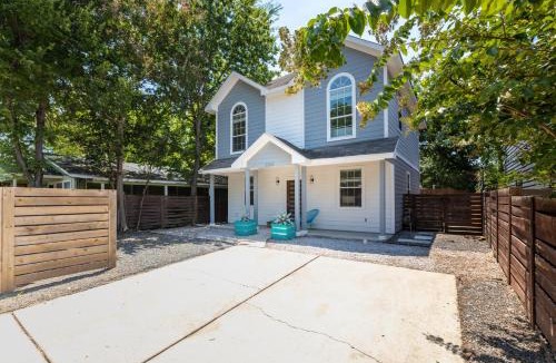 East Cesar Chavez House | Modern 2-Story Cowboy Pool Retreat Walk to 6th St & Downtown