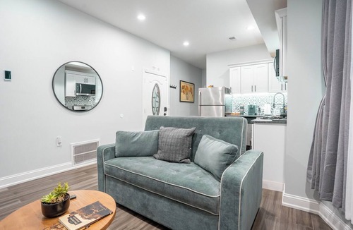Garden Court Apartment | Modern 2BR Loft near UPenn/CHOP – King Suite