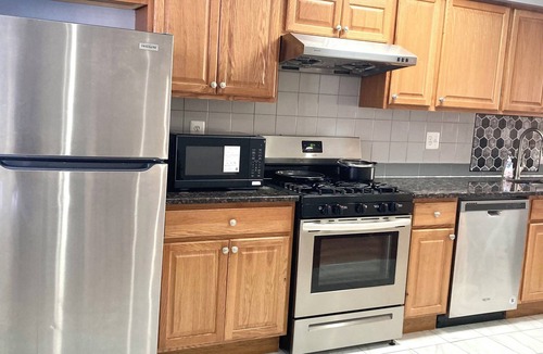 South Philadelphia West Apartment | Modern 3-bedroom 1 full bath apartment in wonderful south Philadelphia area.