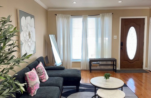 South Philadelphia West Apartment | Modern 3-bedroom 1 full bath apartment in wonderful south Philadelphia area.