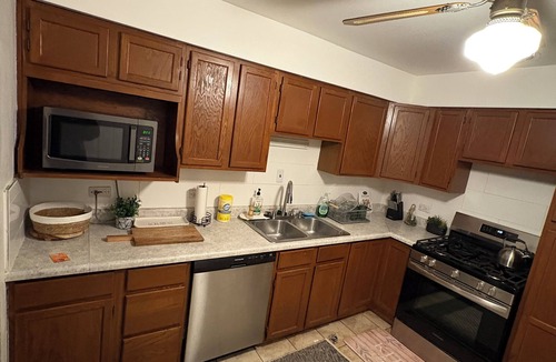 North Chicago House | Modern 3-bedroom house in tranquil North Chicago near Great Lakes Navy Base