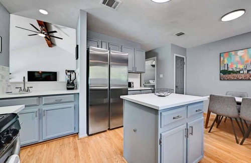 Gracywoods House | Modern 3BR 2BA Home in Vibrant Austin w Pool