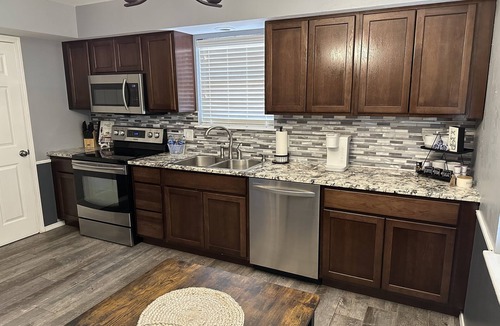 Enid House | Modern 3BR 2BA West Enid