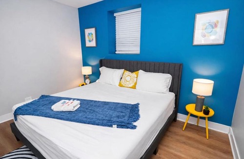 Edgewater Apartment | Modern 3BR Chicago Downtown Apartment Near Loyola University & Lakefront