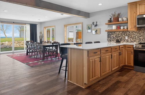 Onamia Villa | Modern 3BR Lakefront Townhome Izatys Golf & Mille Lacs