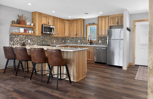 Onamia Villa | Modern 3BR Lakefront Townhome Izatys Golf & Mille Lacs