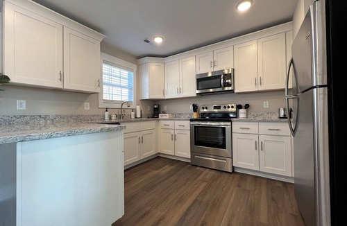 Gastonia House | Modern 3BR New Build - King Bed + Roku TVs
