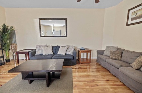 Nauck House | ★Modern 3BR Townhouse minutes from Washington, DC★