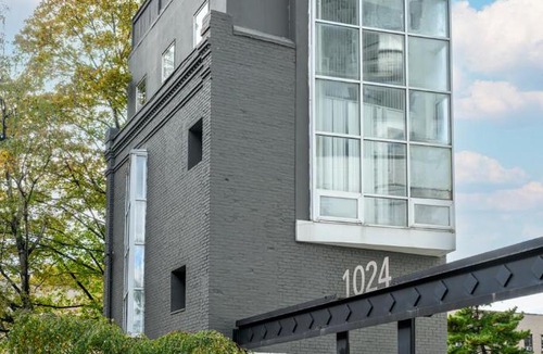 Hoboken House | Modern 3BR Townhouse with Private Rooftop & Parking Minutes to NYC
