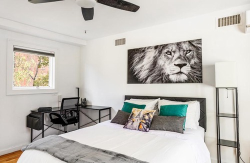 Hoboken House | Modern 3BR Townhouse with Private Rooftop & Parking Minutes to NYC