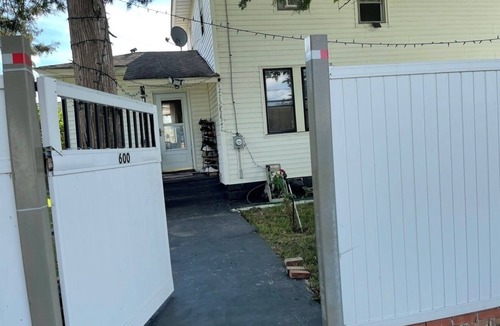 Paulsboro House | Modern 4BR/2BA Home Family Friendly Close to Major Attractions – Paulsboro