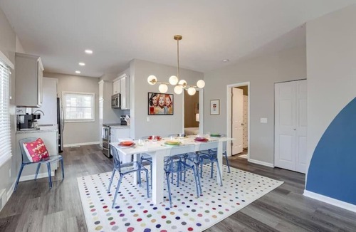 Lincoln House | Modern 4BR Home Minutes to Downtown