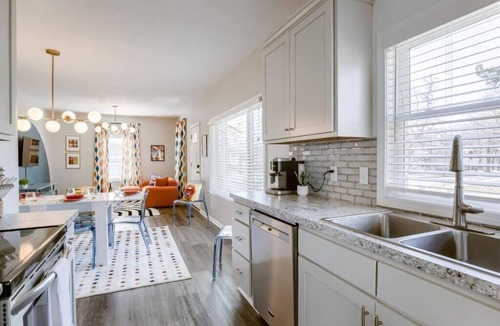 Lincoln House | Modern 4BR Home Minutes to Downtown