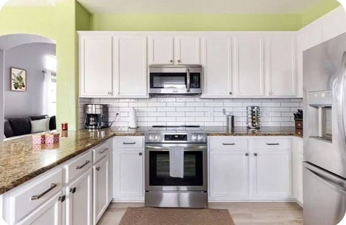 Manor House | Modern 4BR Retreat Mins to downtown Austin & The Domain SXSW ACL