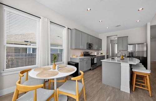 Austin House | Modern 4BR, Sleeps 10, King Suite, Home Office, Garage Gym & Game Room