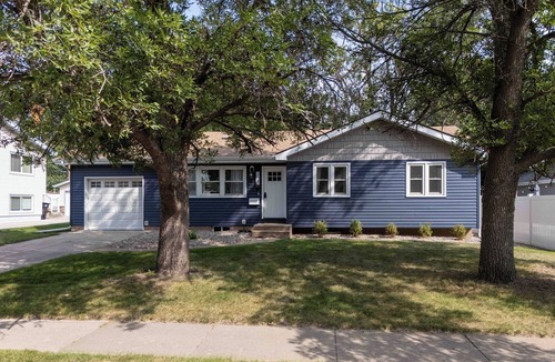 Bismarck House | Modern 5 bedroom home