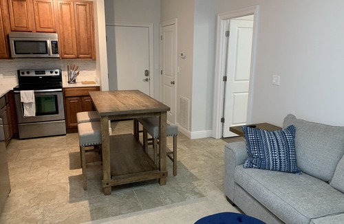 Mobile Apartment | Modern and comfortable updated 1 bedroom Midtown Apartment. King bed and cable!