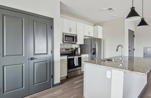 Valley Apartment | Modern Apartment in Prime Location (ID8800X61)