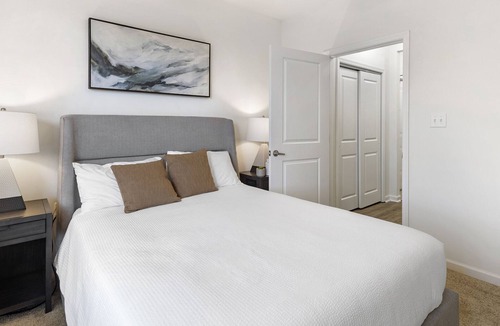 Chesapeake Apartment | Modern Apartment in Prime Location (ID1388X013)