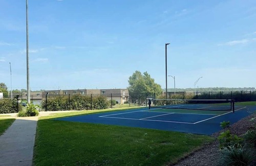North Central Omaha Apartment | Modern Apartment Near Fitness & Pickleball